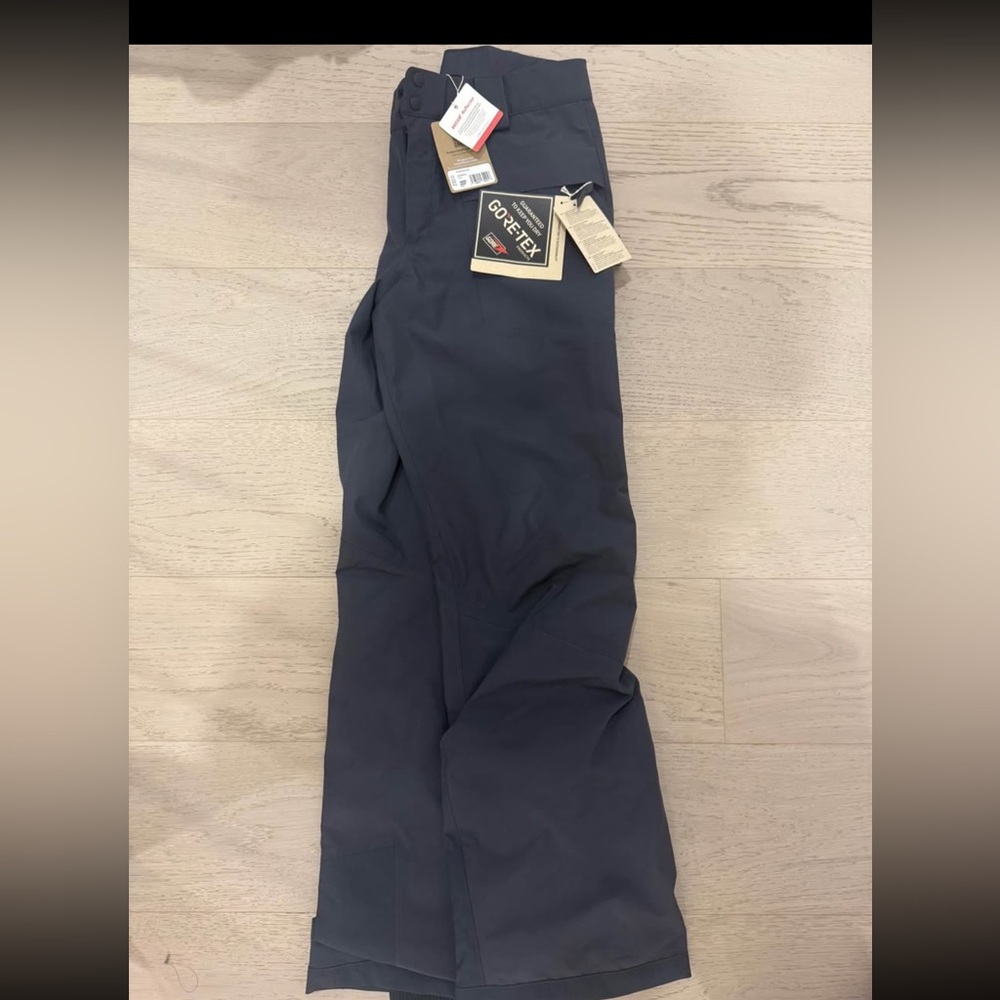 Patagonia gore Tex snow pants new with tag